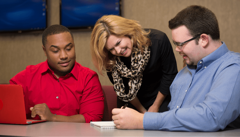 Online sstudents in a tutoring session with a faculty member.